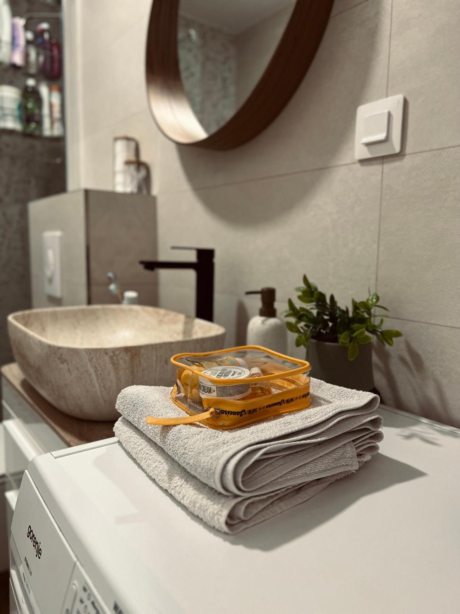 Bright & Sunny Two Bedroom Apartment Dubrovnik